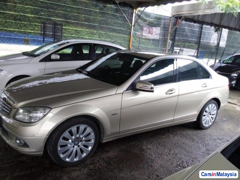 Mercedes Benz C-Class Automatic 2010 - image 3