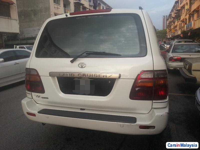 Picture of Toyota Land Cruiser Automatic 2000