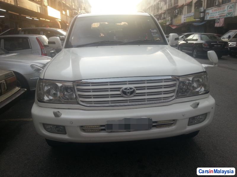 Toyota Land Cruiser Automatic 2000 - image 2