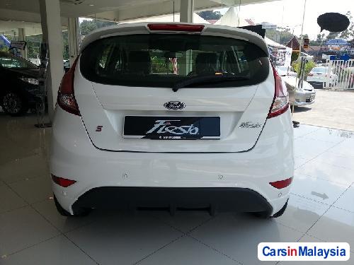 Ford Fiesta Semi-Automatic - image 2