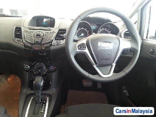 Ford Fiesta Semi-Automatic - image 3