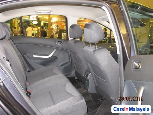 Peugeot 408 Automatic - image 4