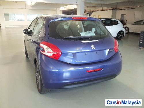 Peugeot 208 Semi-Automatic - image 4