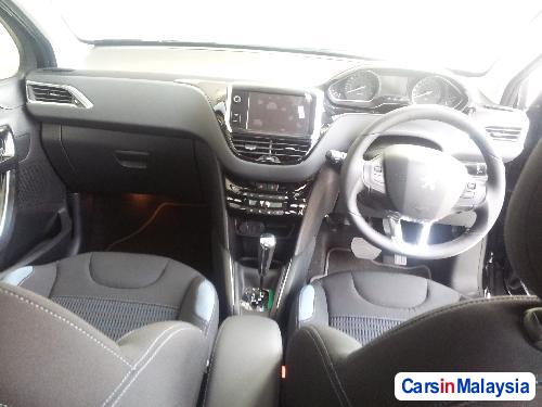 Peugeot 208 Semi-Automatic - image 6