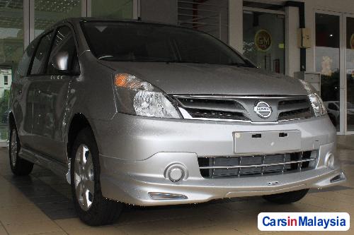 Nissan Grand Livina Automatic - image 2