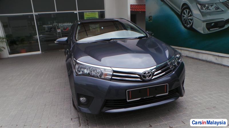 Toyota Altis Semi-Automatic