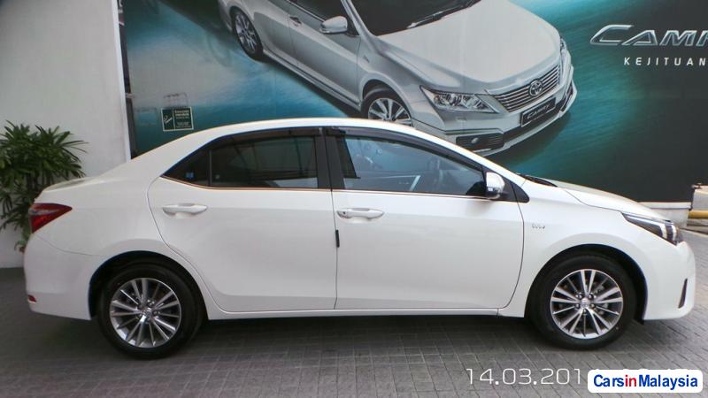 Toyota Altis Semi-Automatic