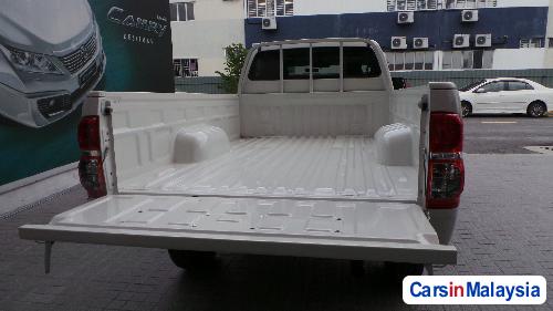 Toyota Hilux Manual - image 5