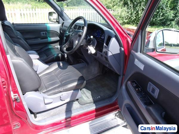 Toyota Hilux Manual 2004 - image 3