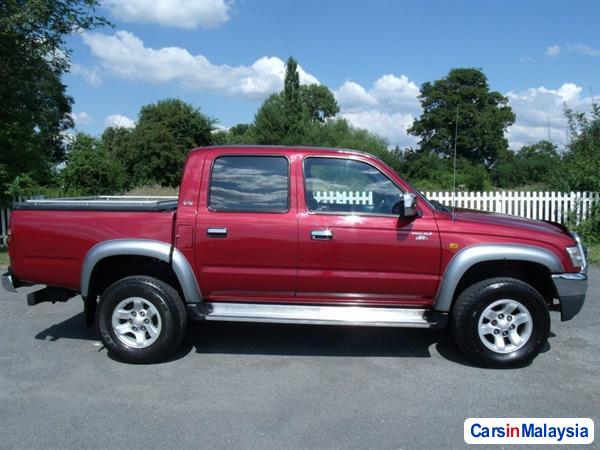 Toyota Hilux Manual 2004 - image 4