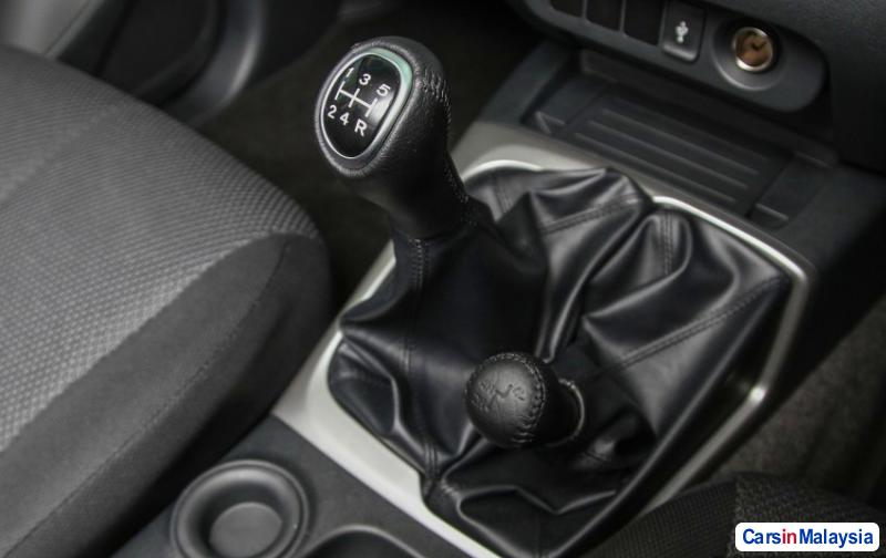 Mitsubishi Triton Automatic - image 12