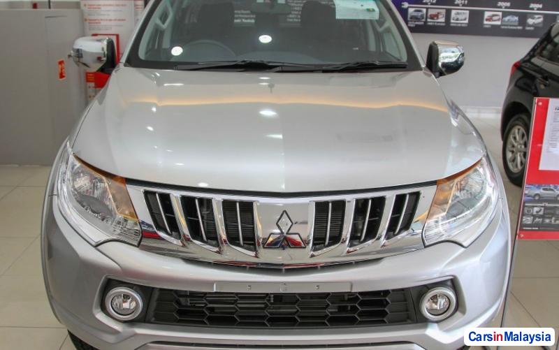 Mitsubishi Triton Automatic - image 3