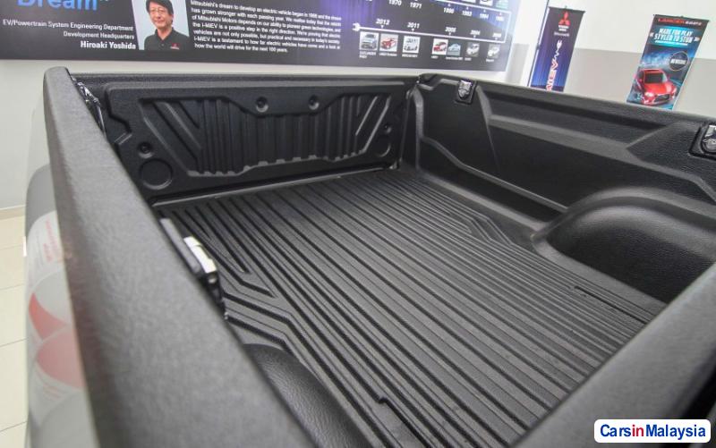 Mitsubishi Triton Automatic - image 6