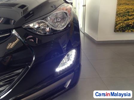 Hyundai Elantra Automatic - image 2