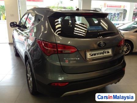 Hyundai Santa Fe Automatic - image 2