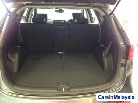 Hyundai Santa Fe Automatic - image 3