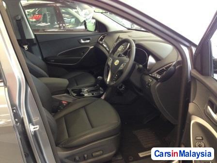 Hyundai Santa Fe Automatic - image 4