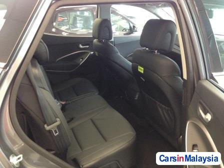 Hyundai Santa Fe Automatic - image 5