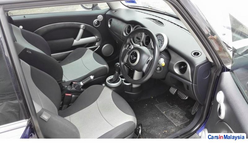 MINI Cooper S Automatic 2010 - image 2