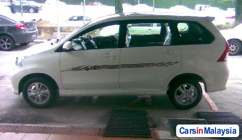 Toyota Avanza Automatic - image 2