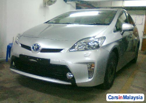 Toyota Prius Automatic - image 2