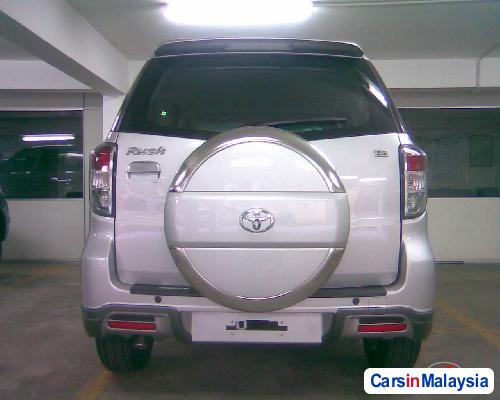 Toyota Rush Automatic - image 3