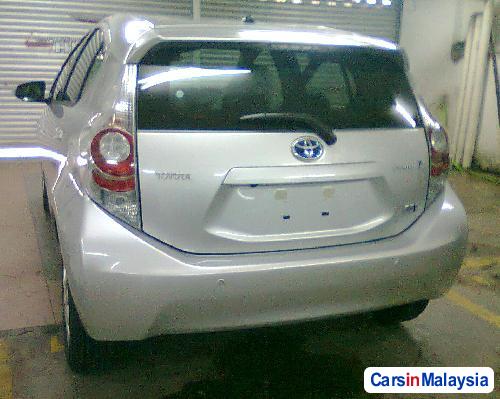 Toyota Prius Automatic - image 3