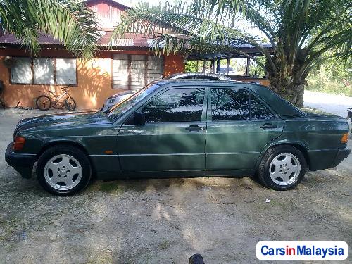 Mercedes Benz 190 - image 2