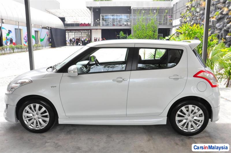 Suzuki Swift Automatic - image 5