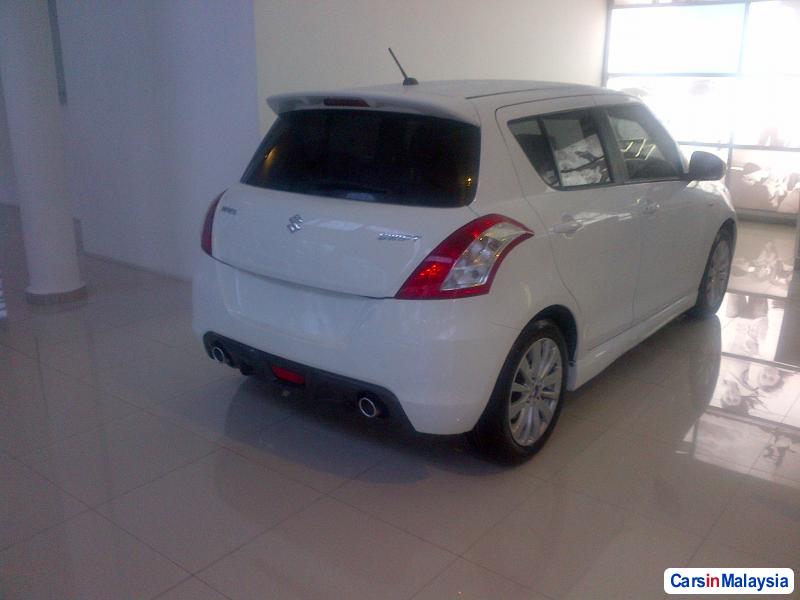 Suzuki Swift Automatic - image 8