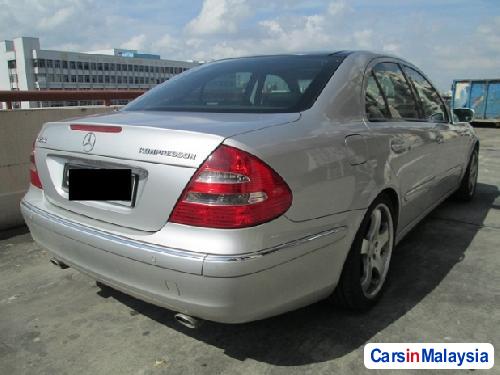 Mercedes Benz E200K 2004 - image 2