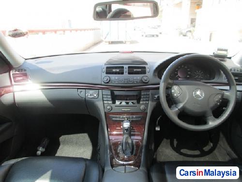 Mercedes Benz E200K 2004 - image 3