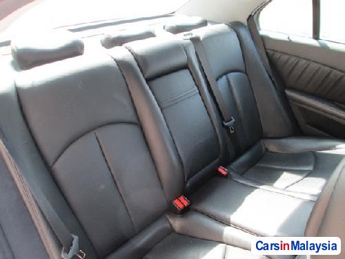 Mercedes Benz E200K 2004 - image 5