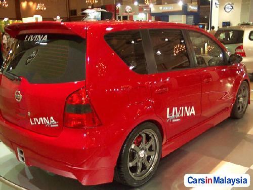Nissan Grand Livina - image 2