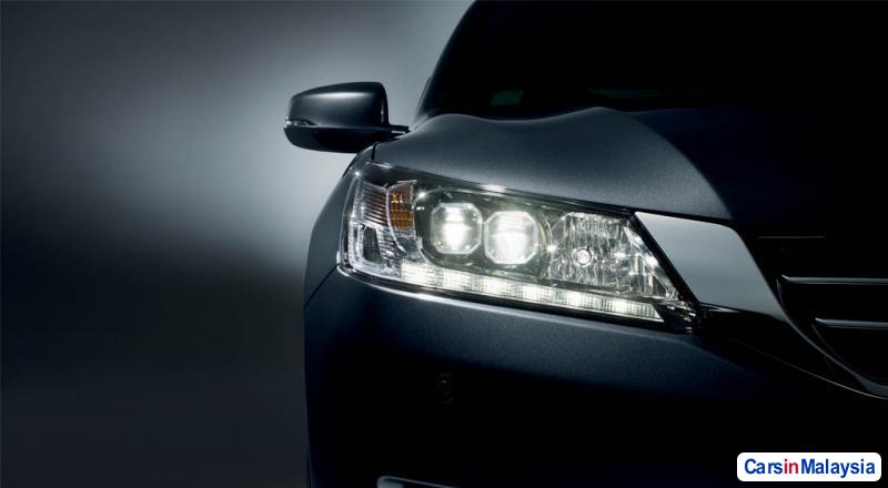 Honda Accord Automatic - image 4