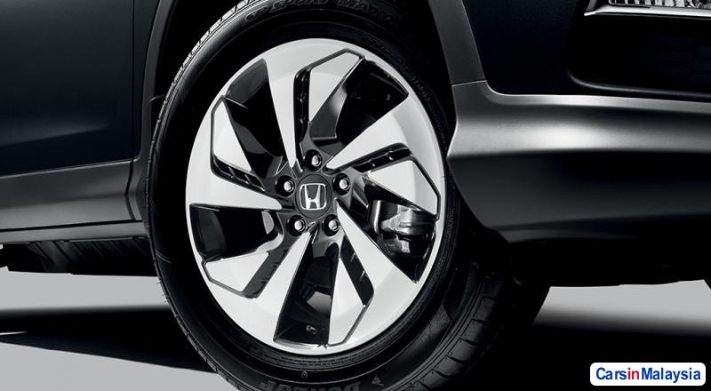 Honda CR-V Automatic - image 4