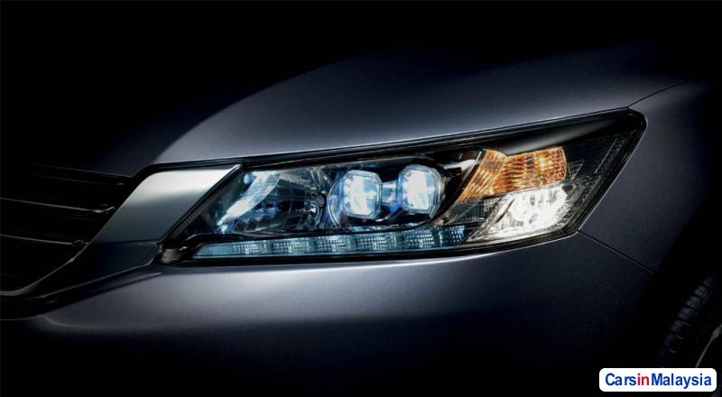 Honda Accord Automatic - image 5