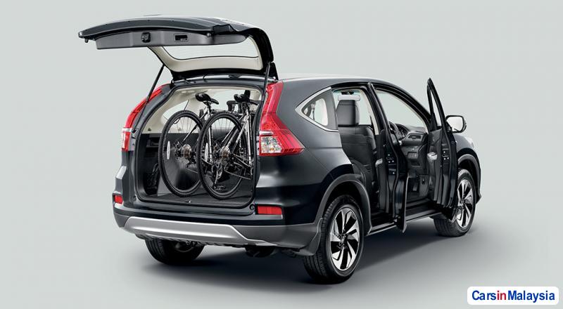 Honda CR-V Automatic - image 6