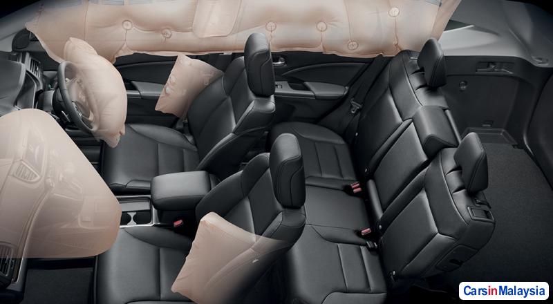 Honda CR-V Automatic - image 7