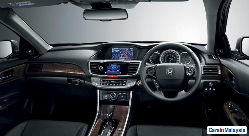 Honda Accord Automatic - image 8