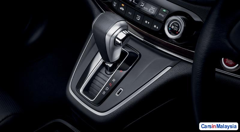 Honda CR-V Automatic - image 8