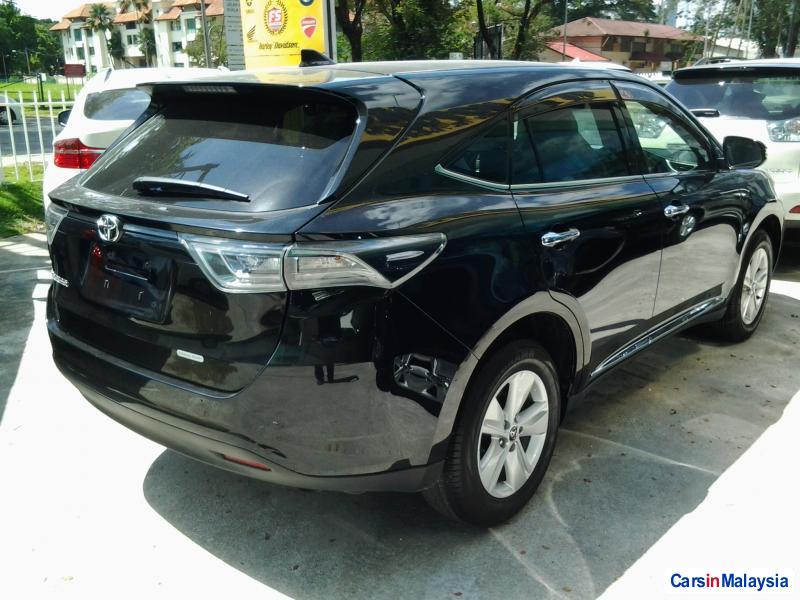 Toyota Harrier Semi-Automatic