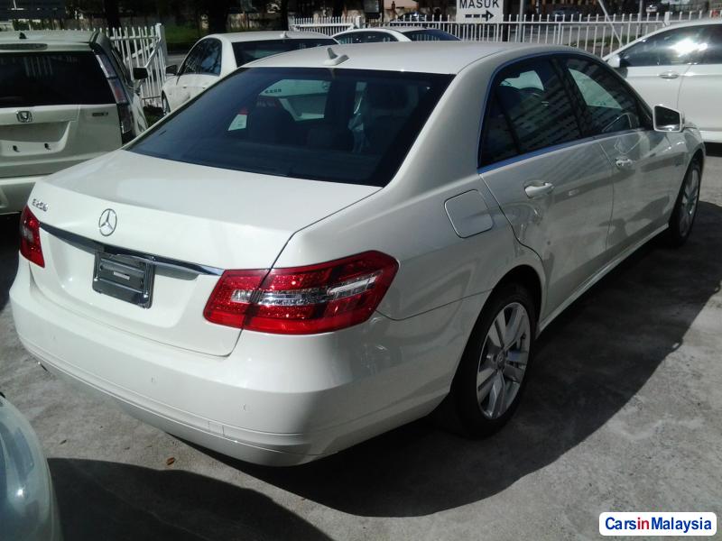 Mercedes Benz E250 Semi-Automatic - image 2