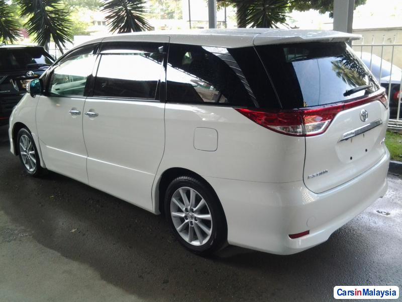 Toyota Estima Automatic - image 2