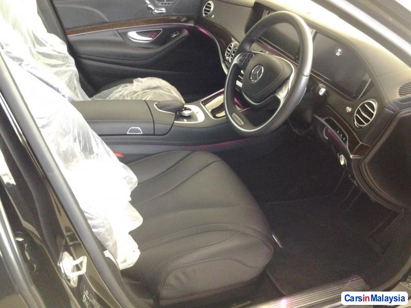 Mercedes Benz S400L Semi-Automatic - image 3