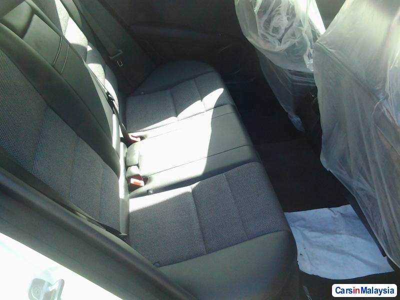 Mercedes Benz E250 Semi-Automatic - image 5