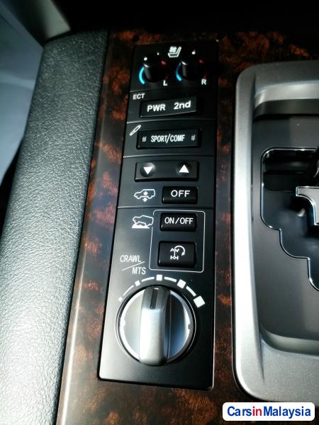Toyota Land Cruiser Semi-Automatic - image 7