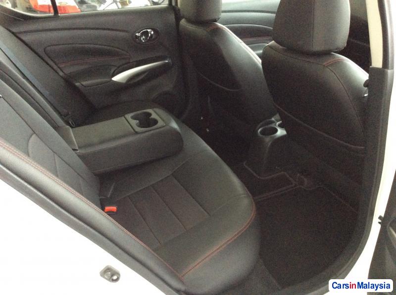 Nissan Almera Automatic - image 4