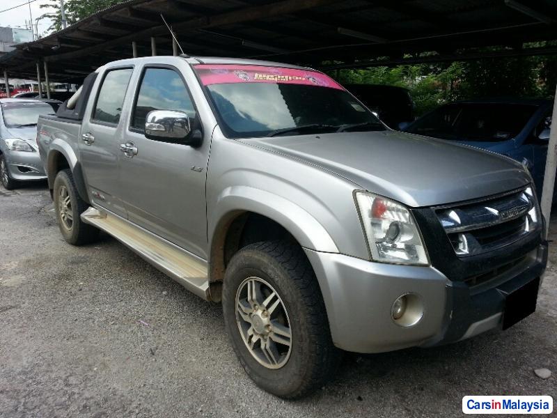 Isuzu D-Max Automatic 2011