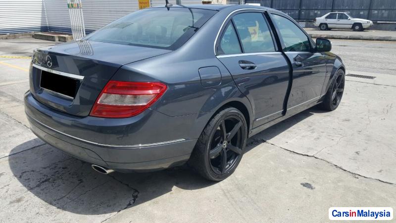 Mercedes Benz 280 Automatic 2009 - image 3